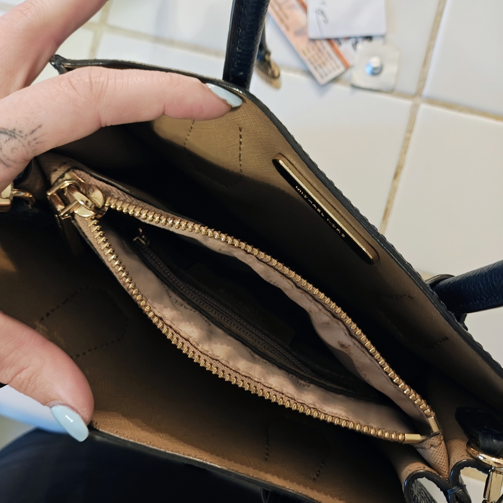 ✨SOLD✨ Michael Kors Navy Leather Handbag - Picture 8 of 10